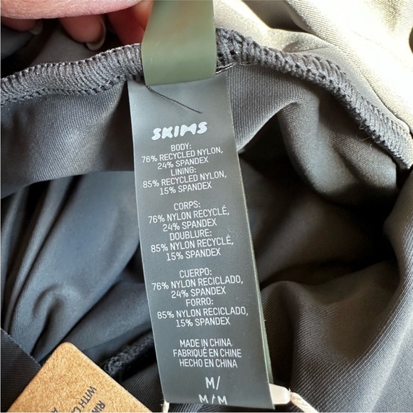 SKIMS SWIM SARONG SKIRT GUNMETAL NWT MED - Picture 2 of 4